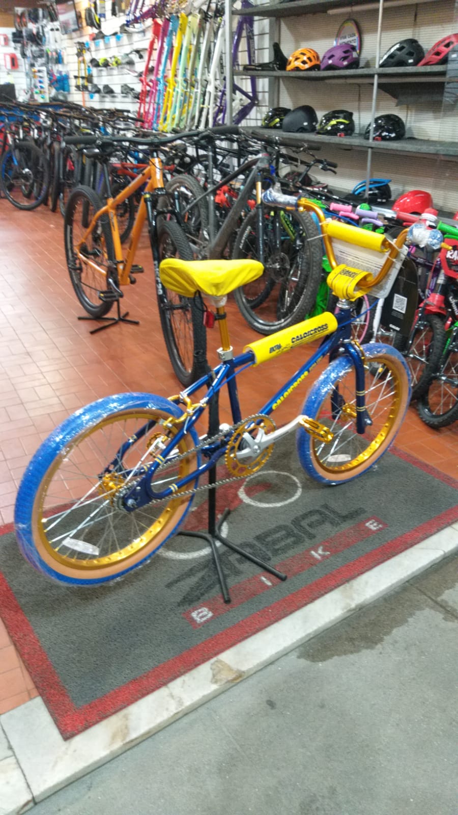 Bicicleta Caloi Cross Extra Light 2023 Azul com Dourado - Imagem 6