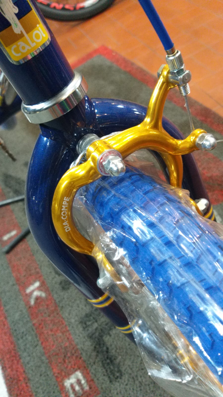 Bicicleta Caloi Cross Extra Light 2023 Azul com Dourado - Imagem 3