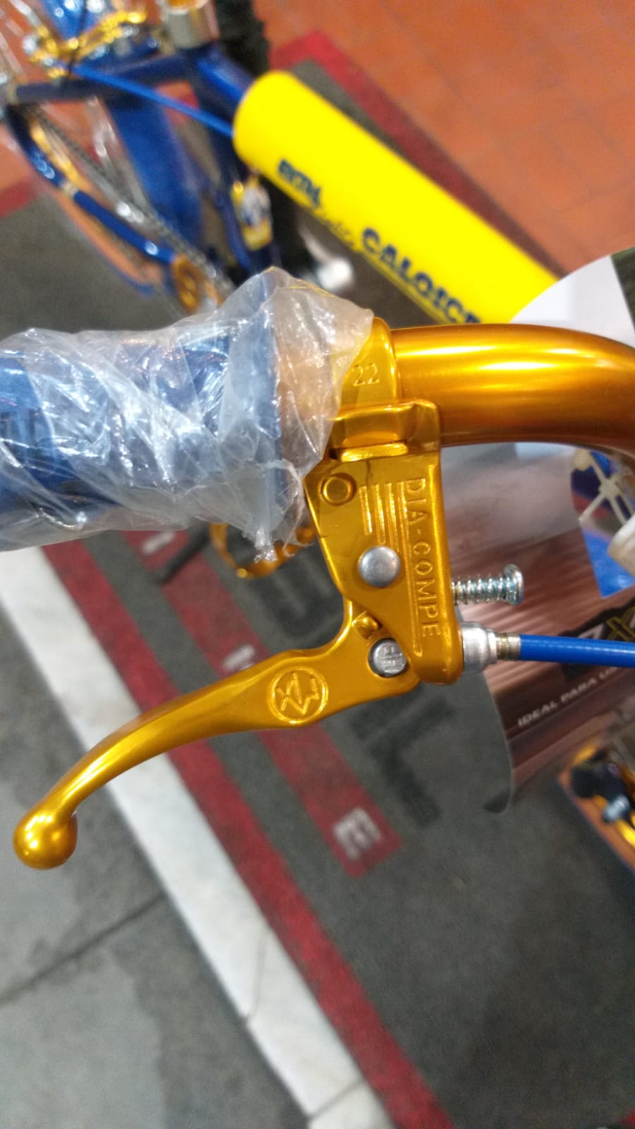 Bicicleta Caloi Cross Extra Light 2023 Azul com Dourado - Imagem 4